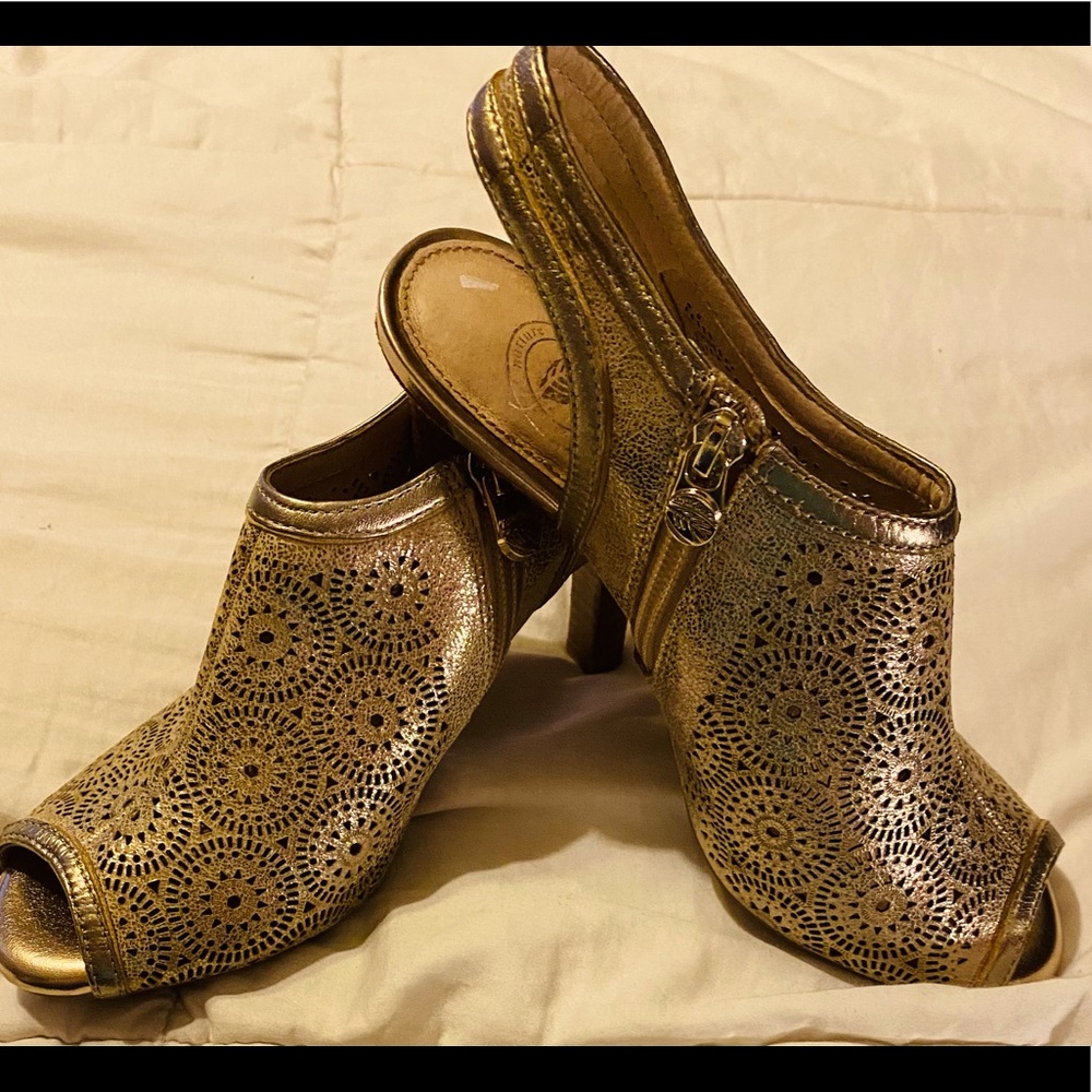 Nuture Sandals Sz 6M Gold Sling Back Open Toe